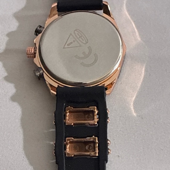 Black and Gold Men's Watch - Picture 9 of 10